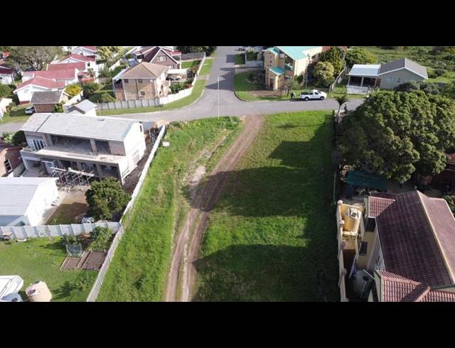 LAND FOR SALE IN ASTON BAY